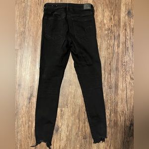 American Eagle hi-rise jegging, size 6, ripped, black